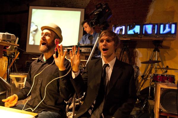 Invisible performing The New Obsolete